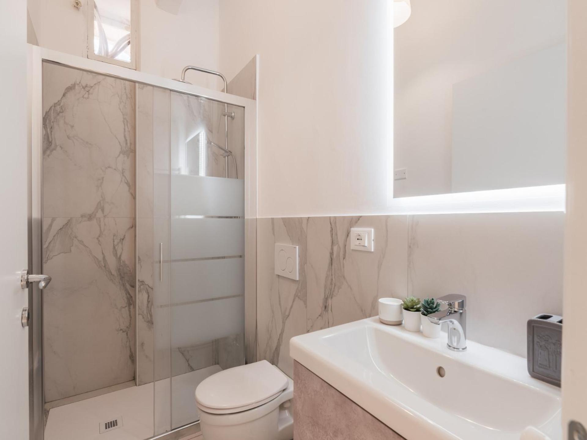 The Best Rent - Spacious One-Bedroom Apartment Near Colosseum Rome Buitenkant foto