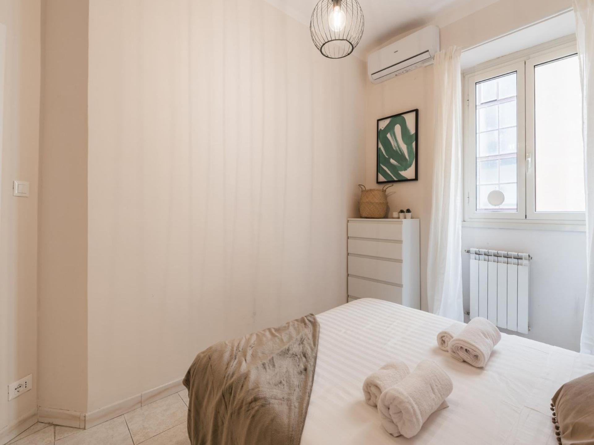 The Best Rent - Spacious One-Bedroom Apartment Near Colosseum Rome Buitenkant foto