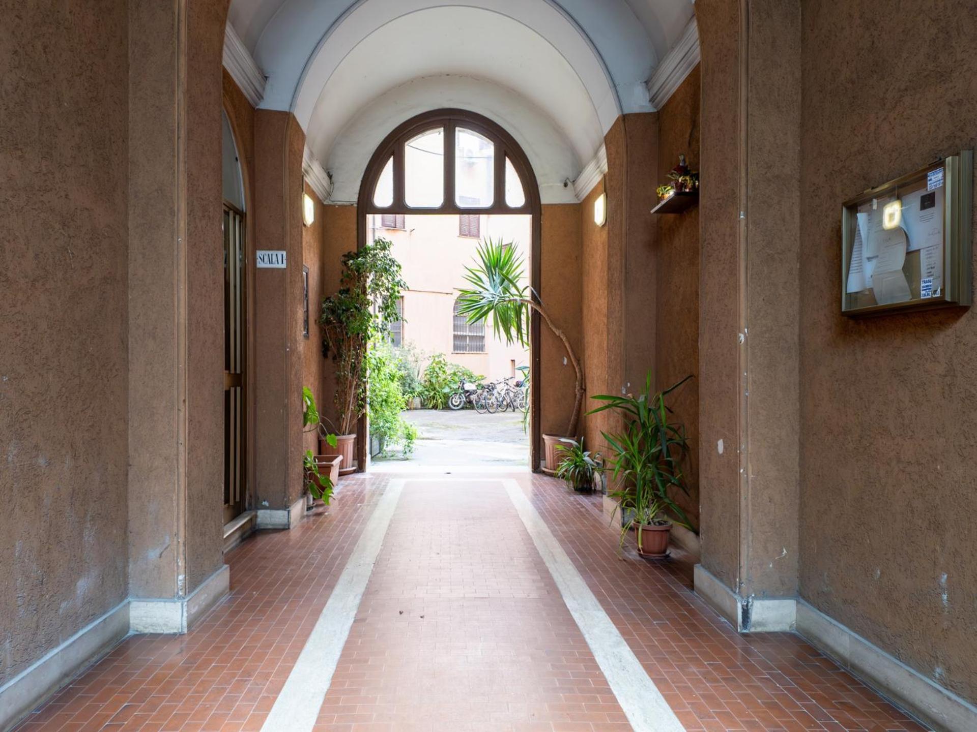 The Best Rent - Spacious One-Bedroom Apartment Near Colosseum Rome Buitenkant foto